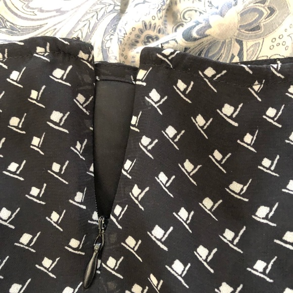 Express back knee length skirt - Picture 2 of 4